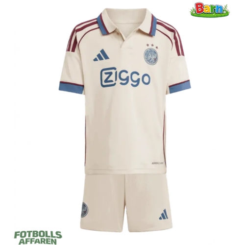 Ajax Tredjeställ Barn 2025-26 Kortärmad (+ Korta byxor)